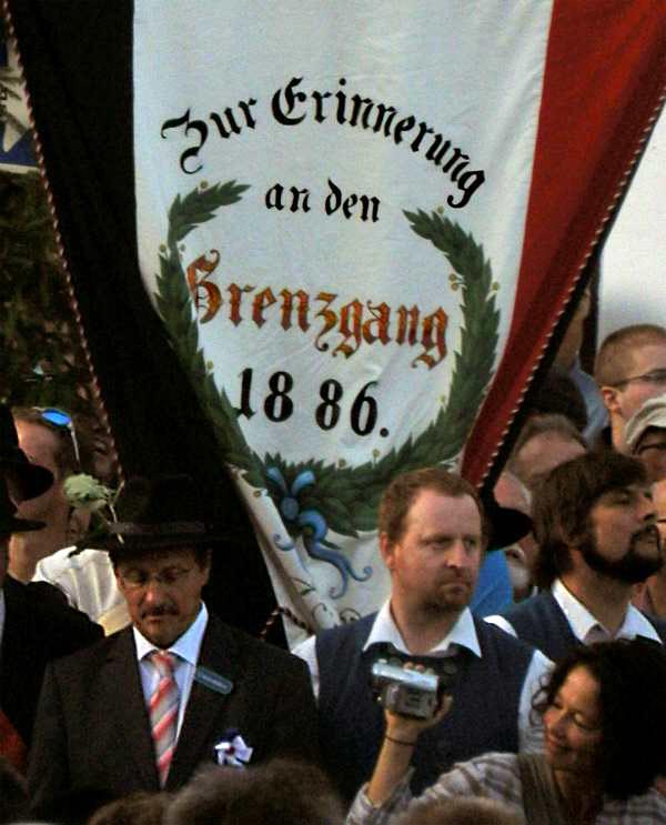 Flag commemorates Granzgang 1886, staged by citizens when government walked away from it.