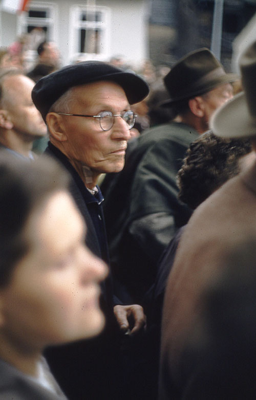 1956Grenzgang-MarktplatzPortrait-OlderManInGlasses