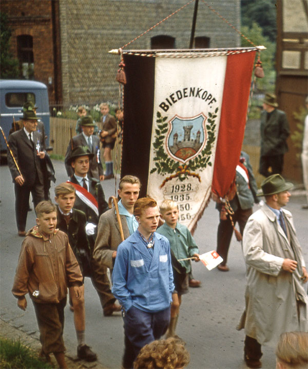 Marching out of town on Biedenkopf Grenzgang Day 1 in 1956 1956Grenzgang-PfannentraegerGruppe