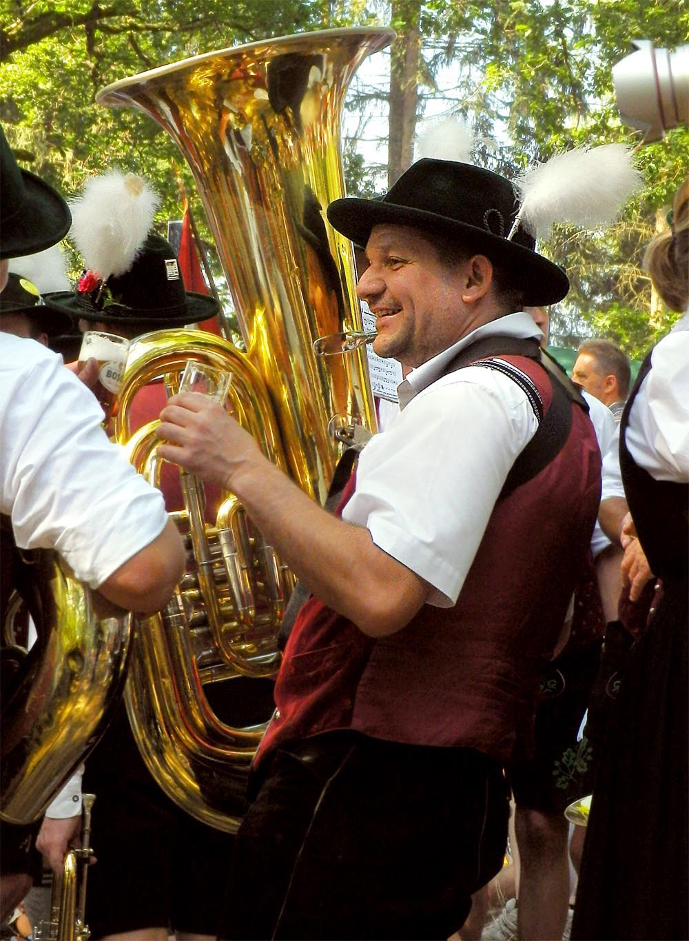 Fruhstucksplatz-BassTubaPlayer-MusikvereinDenklingenDay3