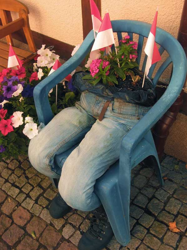 The crooked streets of the Oberstadt lead to a castle, strangeness . . . Civic-Oberstadt-BlueJeansFlowerPlanter-600.jpg