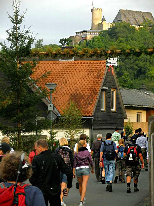 Out of town Day 2 Castle in bkgnd GalgenbergStr